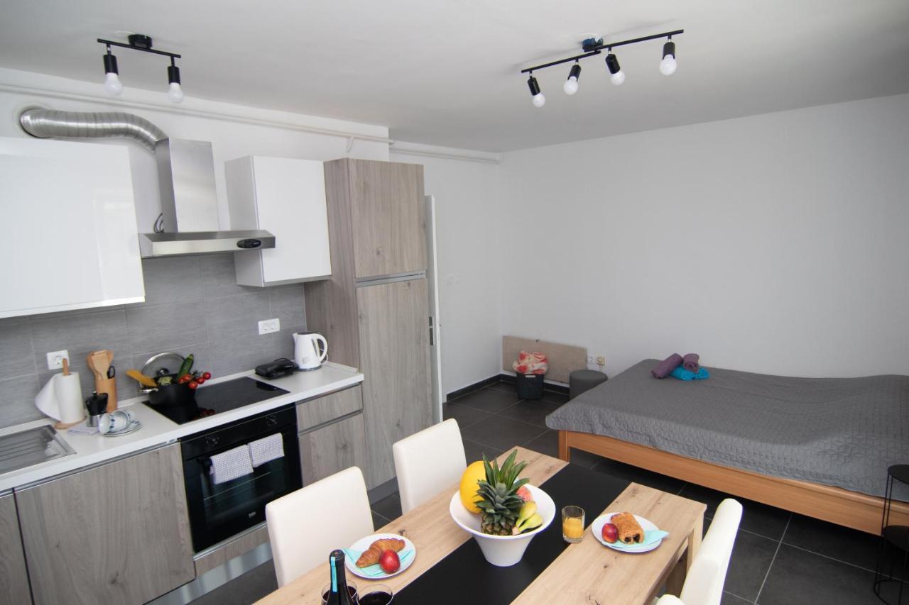 Valkane Beach Studio Apartment Póla Kültér fotó