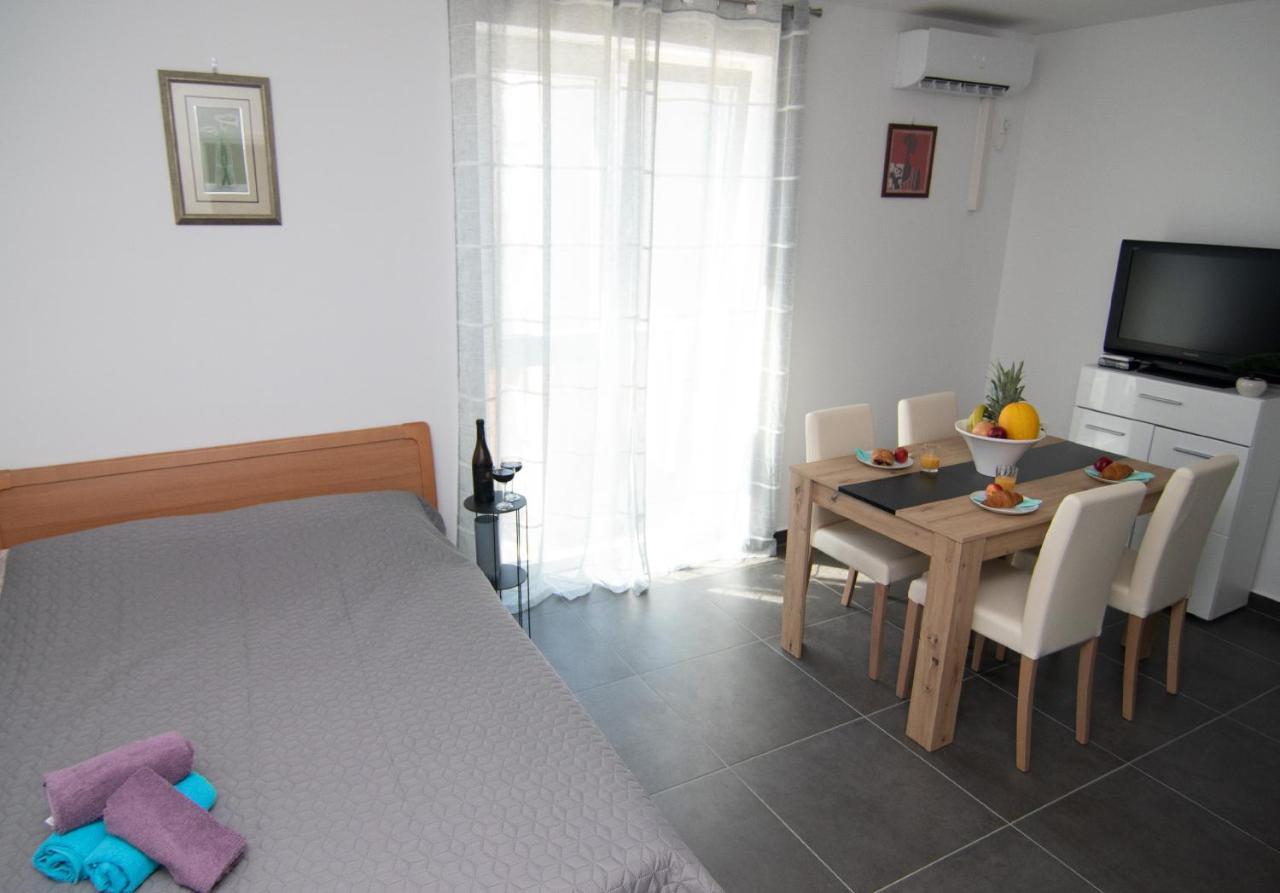 Valkane Beach Studio Apartment Póla Kültér fotó
