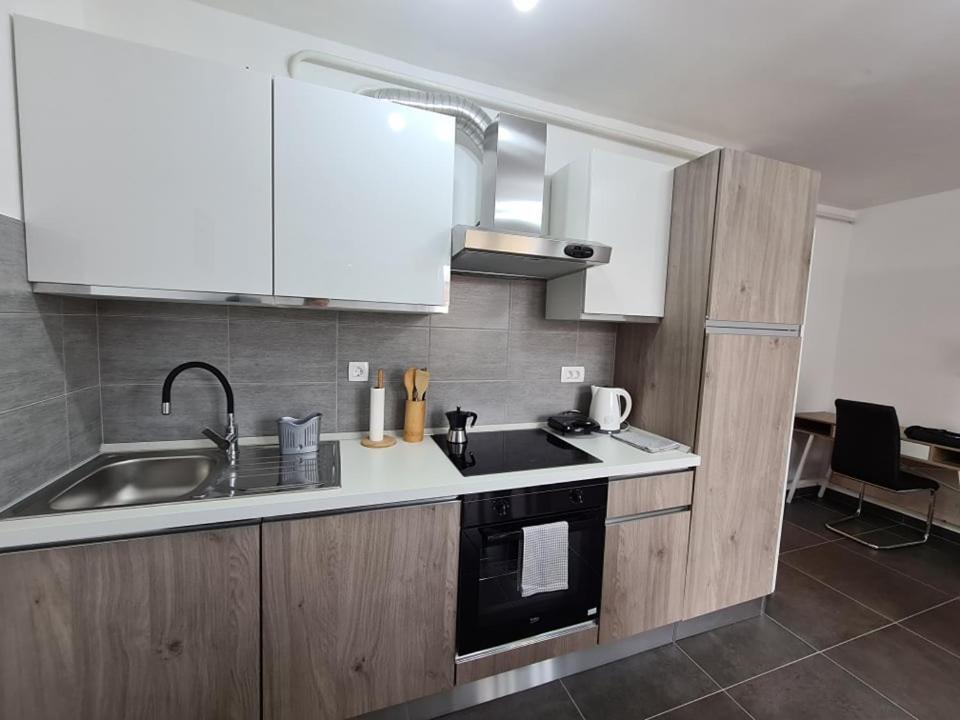 Valkane Beach Studio Apartment Póla Kültér fotó